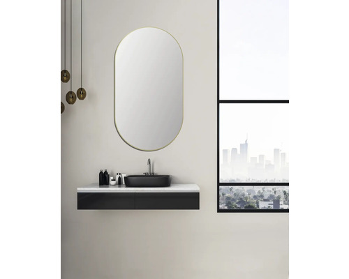 Modernes Badezimmer mit Waschbecken, Spiegel und Stadtblick