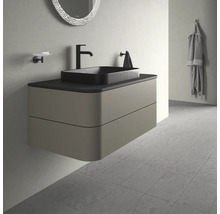 Modernes Badezimmer mit Waschbeckenunterschrank, Aufsatzwaschbecken und Spiegel