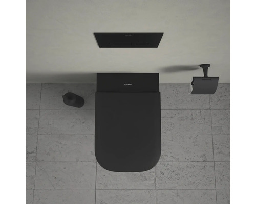 Draufsicht auf eine schwarze Toilette mit Spülkasten, Betätigungsplatte und Toilettenpapierhalter