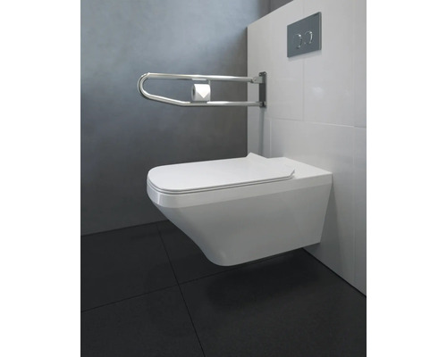 Modernes Badezimmer mit wandhängendem WC, Haltegriff und Spülkasten