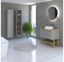Helles Badezimmer mit Waschbecken, Spiegel, Schrank und Pflanze