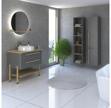 Modernes Badezimmer mit Waschtisch, Spiegel, Schrank und Badewanne