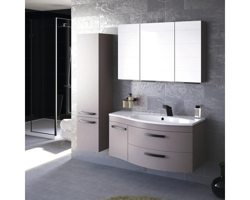 Modernes Badezimmer mit Waschtisch, Spiegelschrank und Hochschrank