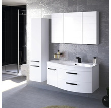 Badezimmer mit Waschbeckenunterschrank, Spiegelschrank und Hochschrank in Weiß.