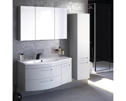 Modernes Badezimmer mit Waschtisch, Spiegelschrank und Hochschrank für ein stilvolles Ambiente