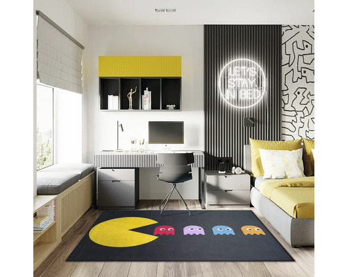 Modernes Jugendzimmer mit Schreibtisch, Bett und Teppich mit Videospiel-Motiv