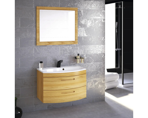 Modernes Badezimmer mit Waschtischunterschrank, Waschbecken, Spiegel und Dusche