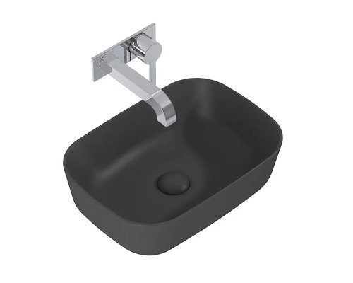 Waschbecken aus Sanitärkeramik mit Armatur