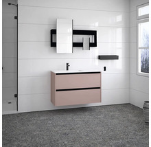 Badezimmer mit Waschtischunterschrank, Spiegelschrank und Ablage