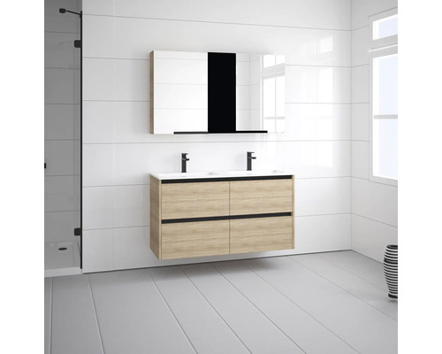 Modernes Badezimmer mit Waschtischunterschrank, Doppelwaschbecken, Spiegel und seitlicher Duschkabine