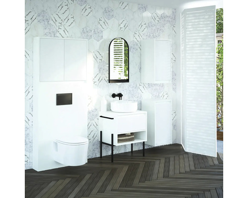 Modernes Badezimmer mit weißer Keramik, Waschbeckenunterschrank und Spiegel