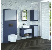 Badezimmer mit Waschtisch, Spiegelschrank, Hänge-WC und Boden im Fischgrätmuster