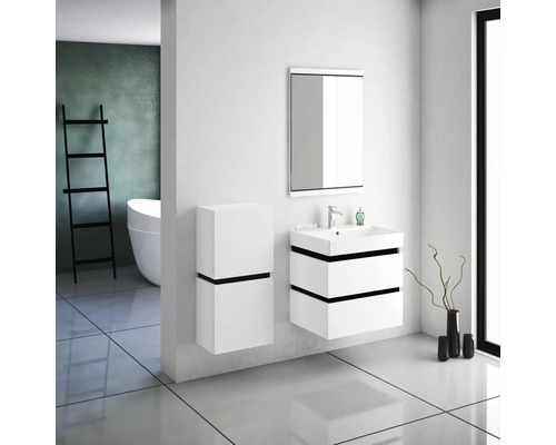 Modernes Badezimmer mit Waschbecken, Unterschrank, Spiegelschrank und Leiterregal