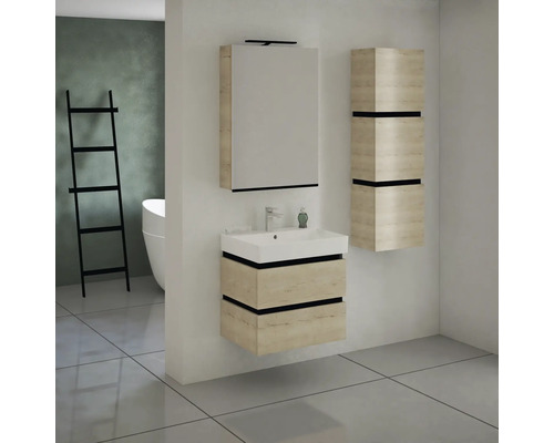 Badezimmer mit Waschbeckenunterschrank, Spiegelschrank und Hochschrank im modernen Design
