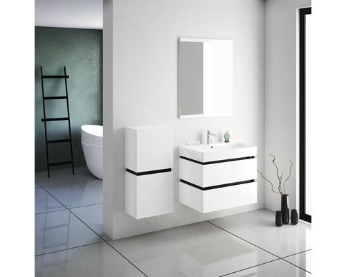 Helles Badezimmer mit Waschbecken, Spiegel und Badezimmerschrank