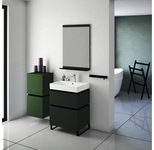 Modernes Badezimmer mit Waschtisch, Spiegel und Ablagefläche