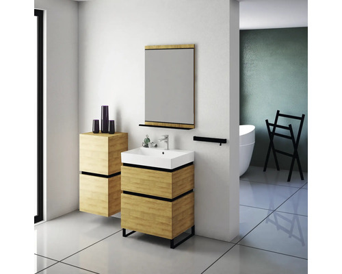 Modernes Badezimmer mit Waschtisch, Unterschrank, Spiegel und Handtuchhalter