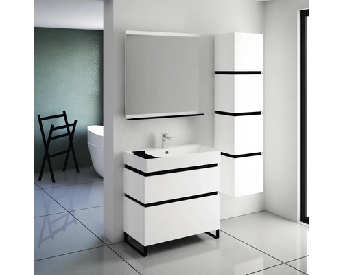 Badezimmer mit Waschbeckenunterschrank, Spiegel und Hochschrank in Weiß und Schwarz