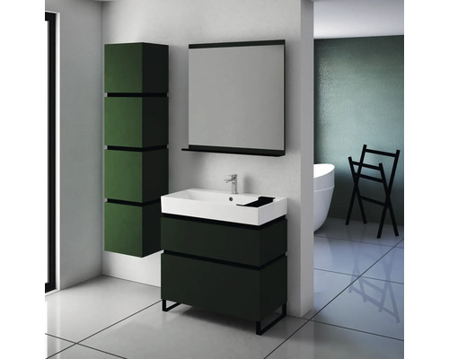 Badezimmer mit Waschbeckenunterschrank, Spiegelschrank und Hochschrank