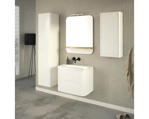 Badezimmer mit Waschtisch, Spiegelschrank und Hochschrank in Weiß