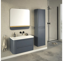 Modernes Badezimmerensemble mit Waschtischunterschrank, Spiegelschrank und Hochschrank in schlichtem Design