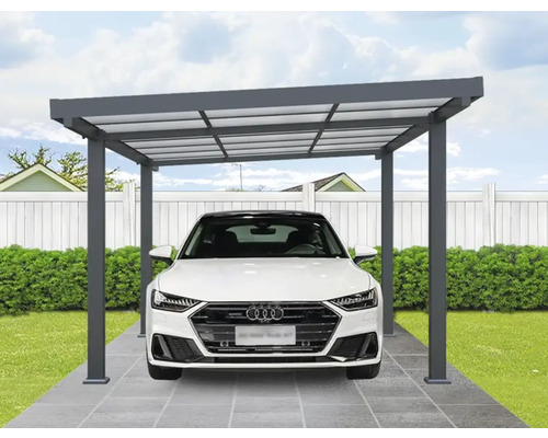 Carport mit Auto auf einer gepflasterten Auffahrt
