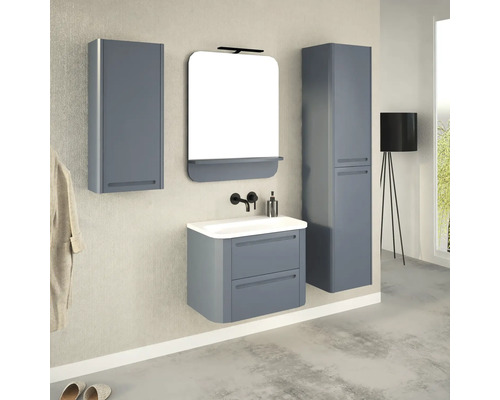 Badezimmer mit Waschtisch, Spiegelschrank und Hochschrank