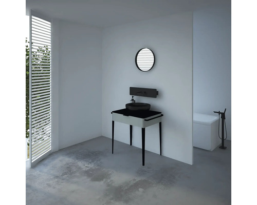 Modernes Badezimmer mit Waschtisch, rundem Spiegel und freistehender Badewanne