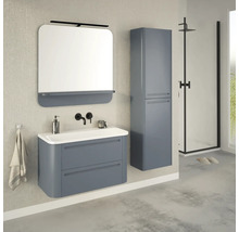 Modernes Badezimmer mit Waschtischunterschrank, Spiegel, Hochschrank und Dusche