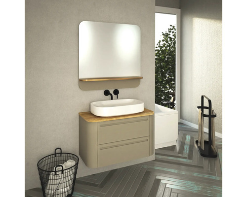 Badezimmer mit Waschtischunterschrank, Spiegel, Aufsatzwaschbecken und Handtuchhalter