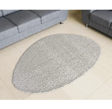 Ovaler Teppich aus Textil unter Möbeln