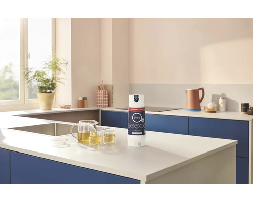 Grohe Blue Wasserfilter in einer hellen Küche auf einer Arbeitsplatte