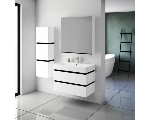 Modernes Badezimmerensemble mit Waschtisch, Spiegelschrank und Hochschrank in schlichtem Design