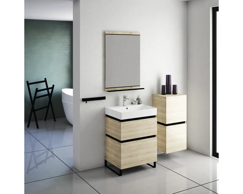 Modernes Badezimmer mit Waschtischunterschrank, Spiegel und Handtuchhalter