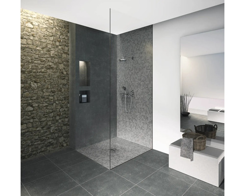 Modernes Badezimmer mit gemauerter Wand und ebenerdiger Dusche mit Mosaikfliesen