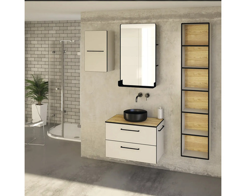 Badezimmer mit Waschtischunterschrank, Aufsatzwaschbecken, Spiegelschrank, Hängeschrank und Regal