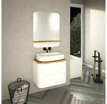 Badezimmer mit Waschbecken, Spiegel und Unterschrank in modernem Design
