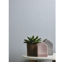 Tapete mit feiner Textur im Interieur