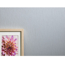 Nahaufnahme einer hellen Tapete mit feiner Struktur