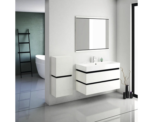 Modernes Badezimmer mit Waschtisch, Spiegel und Hochschrank