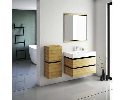 Helles Badezimmer mit Waschbeckenunterschrank, Spiegelschrank und Hochschrank aus Holz