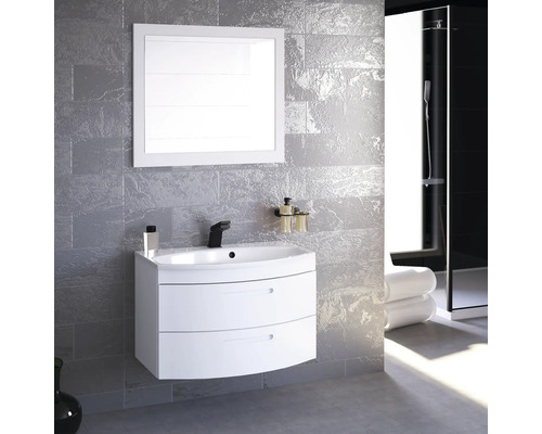 Modernes Badezimmer mit weißem Waschtischunterschrank, Spiegel und Dusche