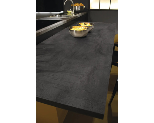 Küchenarbeitsplatte aus Stein in einer modernen Küche.