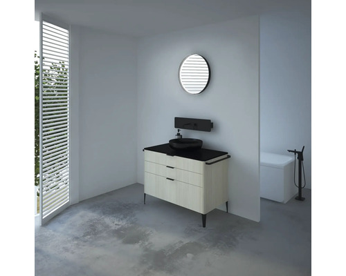 Modernes Badezimmer mit Waschtisch, rundem Spiegel und Badewanne