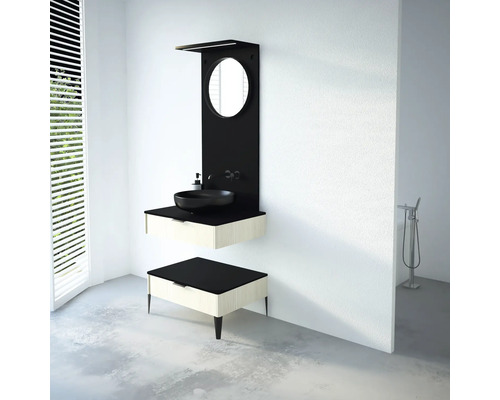 Modernes Badezimmer mit Waschtisch, Spiegel und Unterschrank in minimalistischem Design