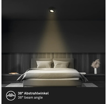 Modernes Schlafzimmer mit Deckenleuchte und 38 Grad Abstrahlwinkel.