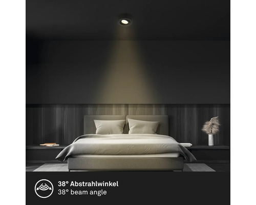 Modernes Schlafzimmer mit Deckenleuchte und 38 Grad Abstrahlwinkel.