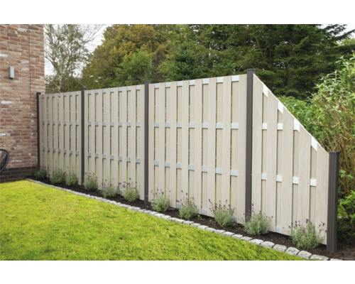 Gartenzaun aus Kunststoff mit Zaunpfosten