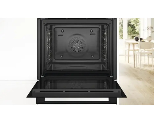 Geöffneter Backofen zur Zubereitung von Speisen