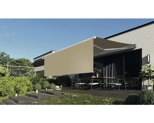 Terrasse mit Markise am Haus für Sonnenschutz